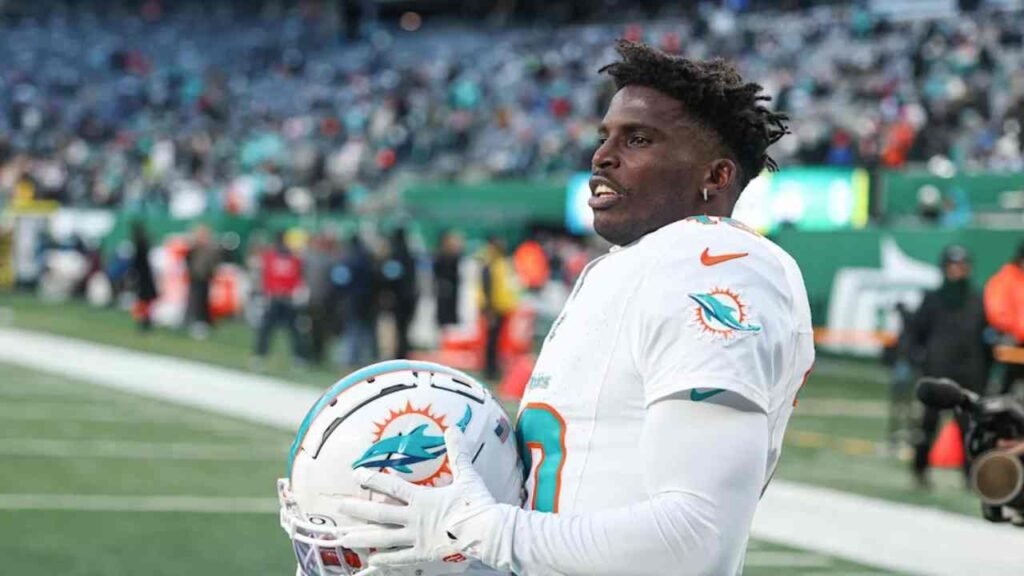 Tyreek Hill’s Social Media Move Ignites Talk About His Miami Dolphins Future