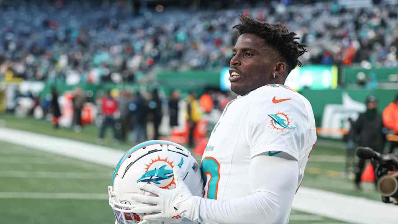 Tyreek Hill’s Social Media Move Ignites Talk About His Miami Dolphins Future
